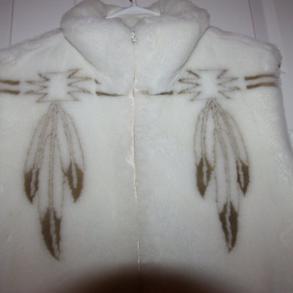 Canadiana furry vest with wolves running around it!! - Picture 4 of 5